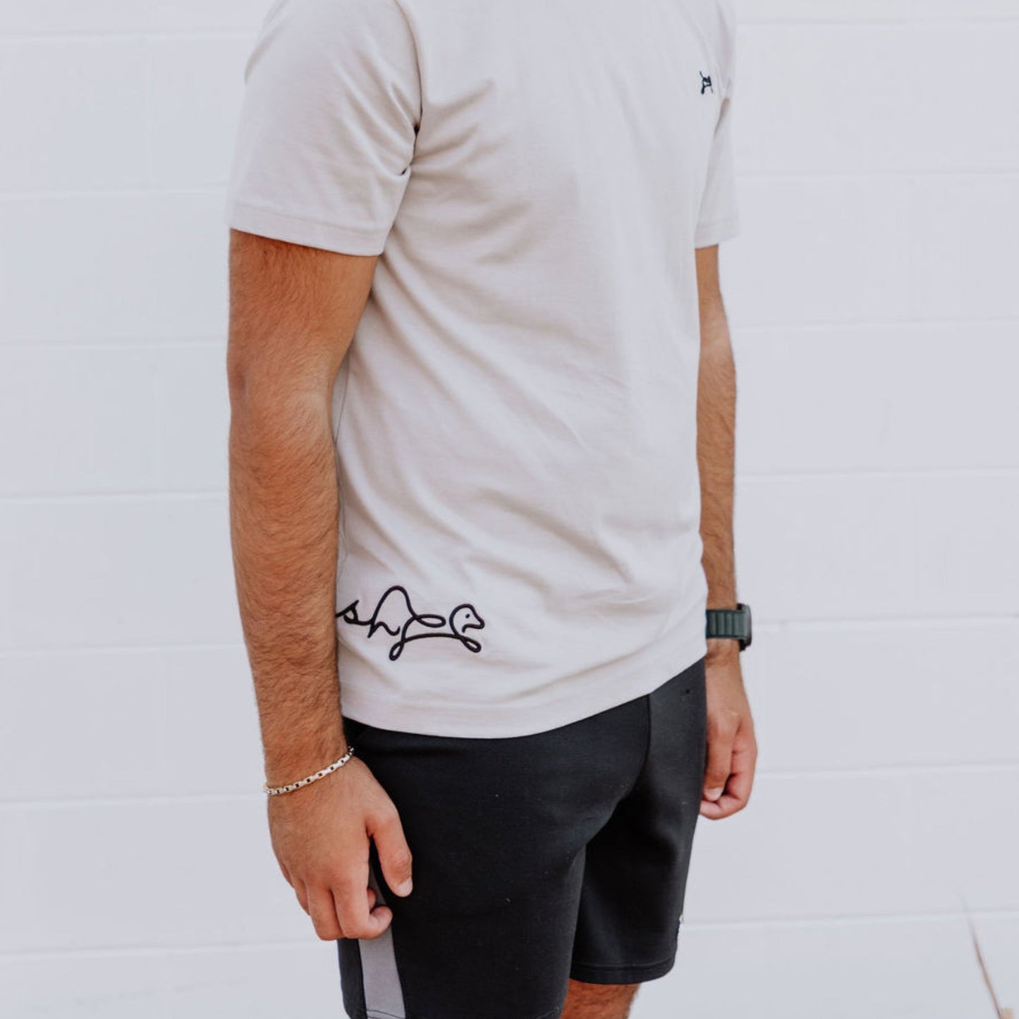 Model wearing OOsmash men’s beige T-Shirt featuring clean seams and relaxed fit.