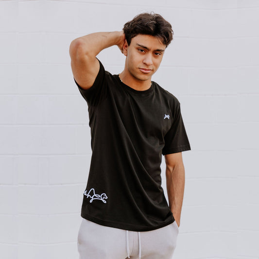 OOsmash men’s black T-Shirt made from 100% Supima cotton with a soft, durable finish.